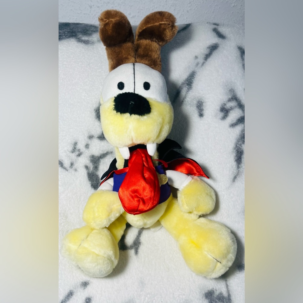 1981 Vintage Garfield Odie Vampire/Dracula 16” Plush Toy